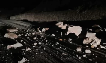 Erzurum İspir’de heyelan: Toprak evlerin altını yuttu