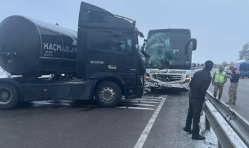 Erzurum’da zincirleme kaza: 5 yolcu yaralandı
