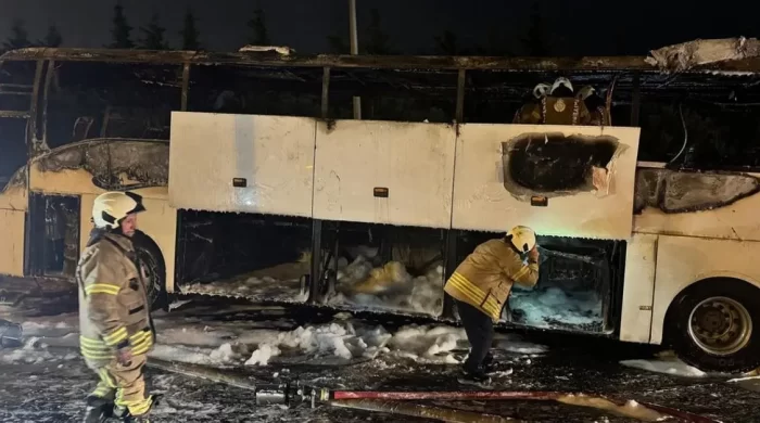 Esenler’de yolcu otobüsü alev alev yandı