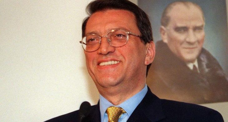 Eski Başbakan Mesut Yılmaz kabri başında anılacak