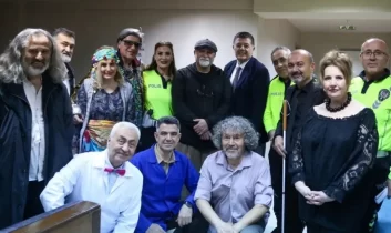 Emekli Tiyatrosu Karadeniz turnesinde sahne aldı