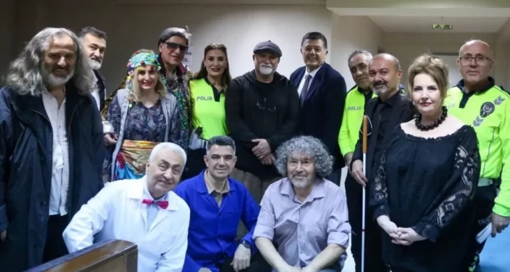 Emekli Tiyatrosu Karadeniz turnesinde sahne aldı