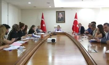 Etimesgut’ta sahipsiz hayvanlara yönelik çalışmalara düzenlenen toplantıda masaya yatırıldı