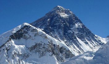 Everest Dağı’nda 10 yıl sonra ilk ücret artışı