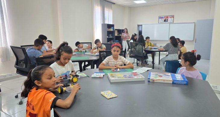 Eyyübiyeli çocuklar robotik kodlama öğreniyor
