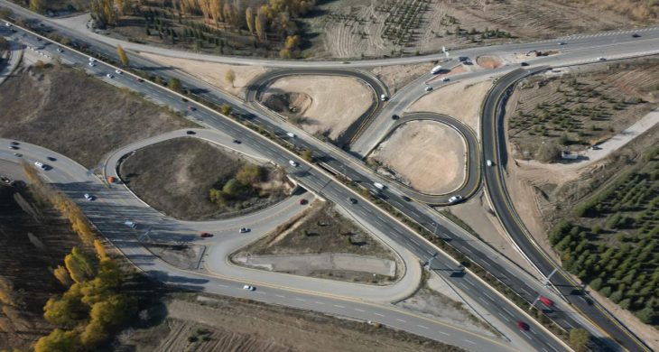 Sabancı-Ankara Bulvarı Kavşağı yonca tipi düzenlemeyle yeniden hizmete açıldı