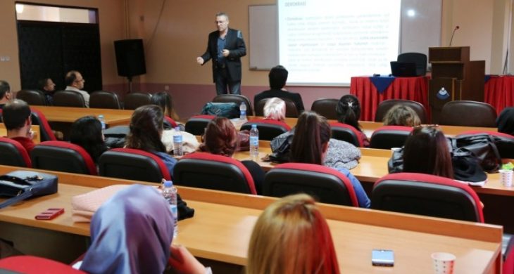 Felsefe Tartışmalarında Demokrasi Anlatıldı