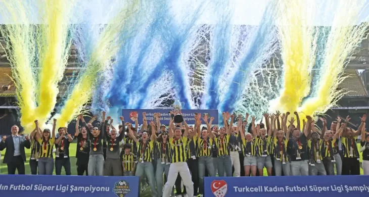Fenerbahçe Şampiyonluk Kupasını Aldı