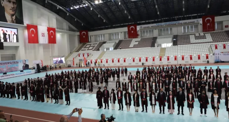 Fırat üniversitesi tıp fakültesi 38. dönem mezunlarını uğurladı