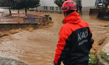 Fırtına ve yağışta can kaybı: 2 ölü, 33 yaralı