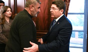 Adalet Bakanı Yılmaz Tunç, Rojin Kabaiş’in ailesiyle görüştü