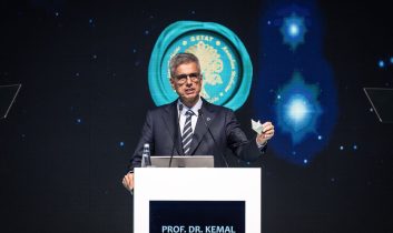 Bakan Memişoğlu’ndan duygusal mesaj: Küçücük kâğıttan gemi kocaman yürekleri taşıyor!