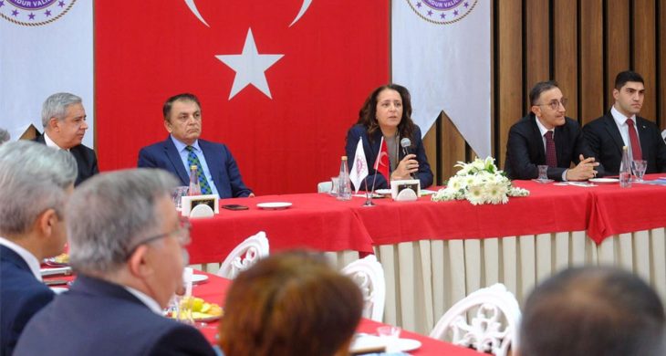 Burdur’da kamu yönetimi masaya yatırıldı