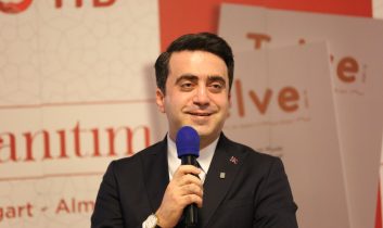 YTB Başkanı Turus: Türkiye mezunlarının ekonomik hacmi 5 milyar dolara ulaşıyor