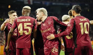 Galatasaray, Amsterdam’da şov yaptı: Osimhen’den tarihi “hat-trick”