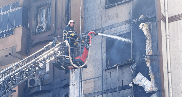 Gaziantep’te 5 katlı binada yangın: 15 kişi dumandan etkilendi