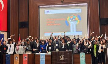 Gençler Keçiören’de meclis koltuğuna oturdu: “Karar Masasında Gençlik” yoğun ilgi gördü