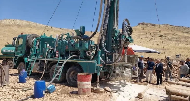 Gercüş’te köylerin ihtiyaçları için çalışmalar sürüyor