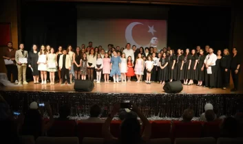 Giresun’da sanat gecesi düzenledi
