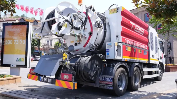 Giresun Belediyesi yeni kanal temizleme aracına kavuştu