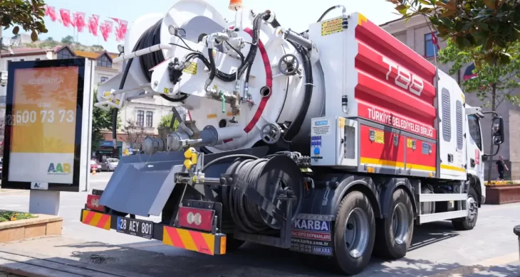 Giresun Belediyesi yeni kanal temizleme aracına kavuştu