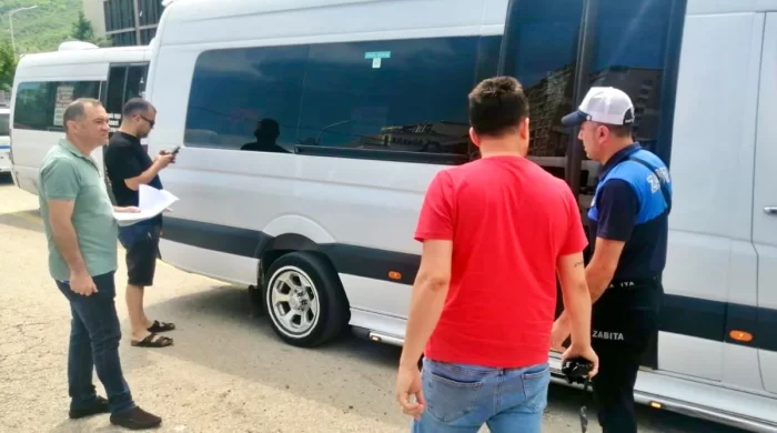 Giresun’da film kaplı dolmuşlara denetim