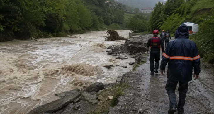 Giresun’da sel dehşeti: Anne ve iki kızını arama çalışması başlatıldı