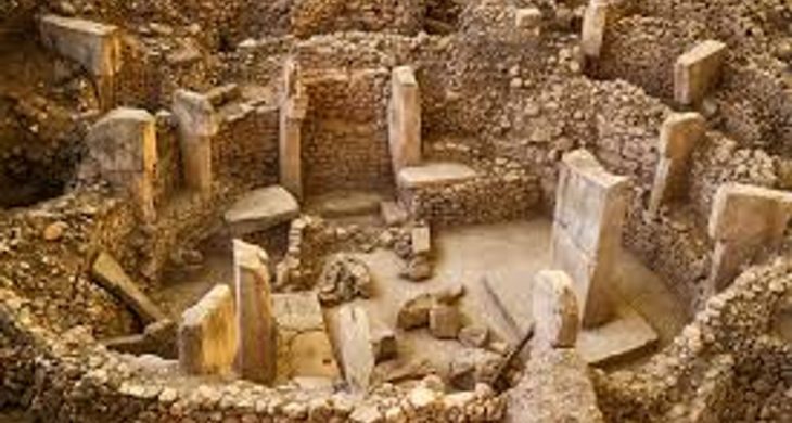Göbeklitepe’de adak olarak yerleştirilmiş insan heykeli bulundu