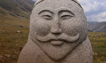 Göktürk heykellerindeki bıyık sırrı: Türk bıyığı aslında bir rütbe işaretiydi