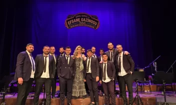 Göz kamaştıran şıklık, devleşen bir ses: Şimal Saraç nostaljinin zirvesinde