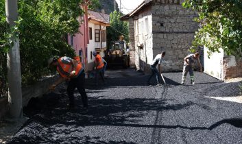 Güdül’de asfalt seferberliği: Yeşilöz’de çalışmalar sürüyor