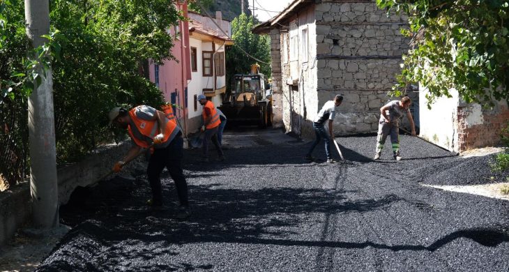 Güdül’de asfalt seferberliği: Yeşilöz’de çalışmalar sürüyor