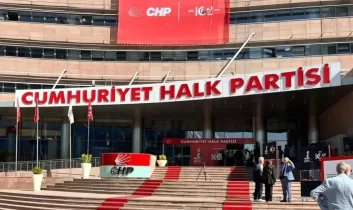 Gürsel Tekin göreve devam edecek