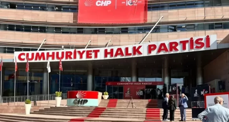 Gürsel Tekin göreve devam edecek