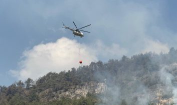 Karabük’te orman yangını rüzgârla yeniden şiddetlendi