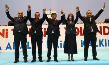 Ya İstikrar Ya Kaos