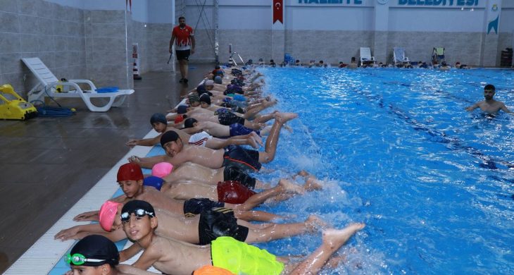 Havuz keyfi Haliliye’de çocukların ve gençlerin yüzünü güldürdü