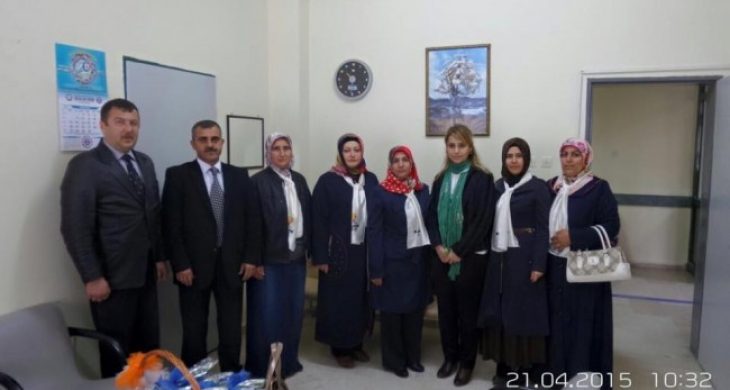 “Bir bebeğin yaşama tutunuşuna şahitlik eden  Ebelerimizin günleri kutlu olsun”