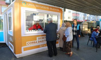 Hastane koridorlarında güne sıcak bir başlangıç