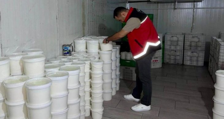 Hatay’da etiketsiz süt ürünlerine operasyon: 2,3 ton ürün imha edildi