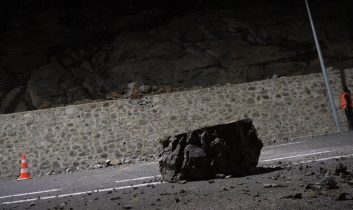 Artvin’de heyelan: Karadeniz sahil yolu trafiğe kapandı