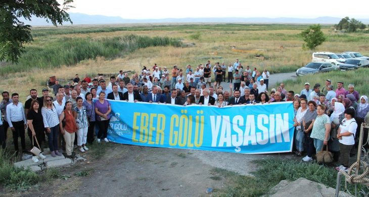 CHP Milletvekilleri Eber Gölüne çıkarma yaptı