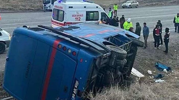 Kağıthane’de cezaevi nakil aracı devrildi: 19 yaralı