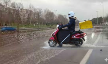 Çanakkale ve Denizli’de olumsuz hava nedeniyle motosiklet ve motokuryelere trafik yasağı