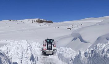 Beytüşşebap’ta kar kalınlığı bazı bölgelerde 2 metreyi aştı