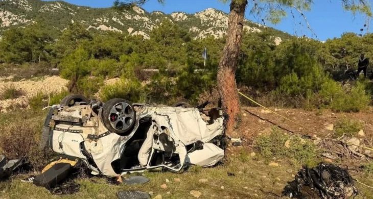 Kemer yolunda feci kaza: İki genç hayatını kaybetti