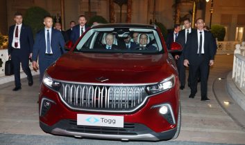 Cumhurbaşkanı Erdoğan, Mısır Cumhurbaşkanı Sisi’ye Togg hediye etti