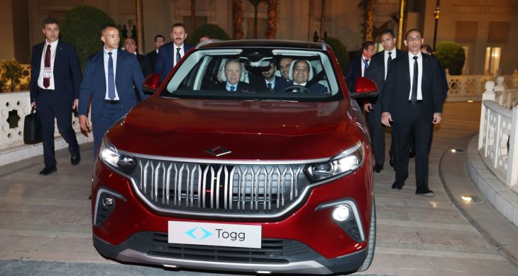 Cumhurbaşkanı Erdoğan, Mısır Cumhurbaşkanı Sisi’ye Togg hediye etti