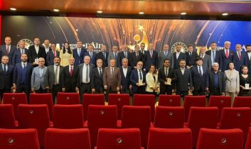 Batı Akdeniz ihracatının yıldızları ödüllerini aldı