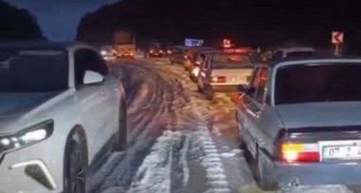 Kaş–Demre kara yolunda dolu ulaşımı aksattı